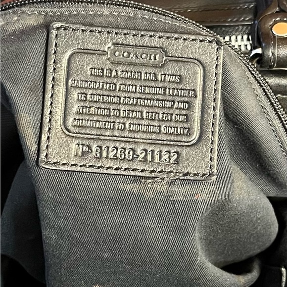 Coach Woman’s purse bag black silver zippers adjustable strap travel luxury - Picture 3 of 9